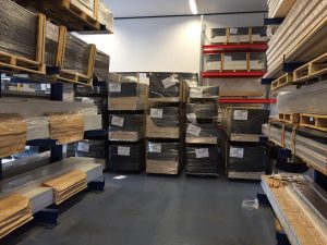 på lageret til treprodukter øst